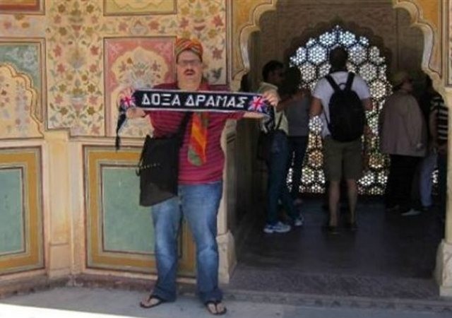 Μπήκε φυλακή στην Κίνα για το κασκόλ!