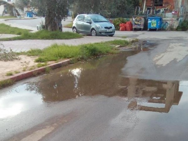 ΕΛΕΟΣ: Η οδός Μακεδονίας εξακολουθεί να θυμίζει λίμνη και κανένας δεν ασχολείται