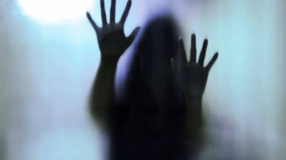 Επιτέθηκε σε νεαρή γυναίκα κρατώντας ένα σεξουαλικό βοήθημα!