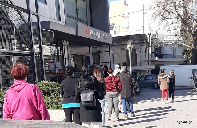 Μεγάλες ουρές στα super market της Χαλκίδας