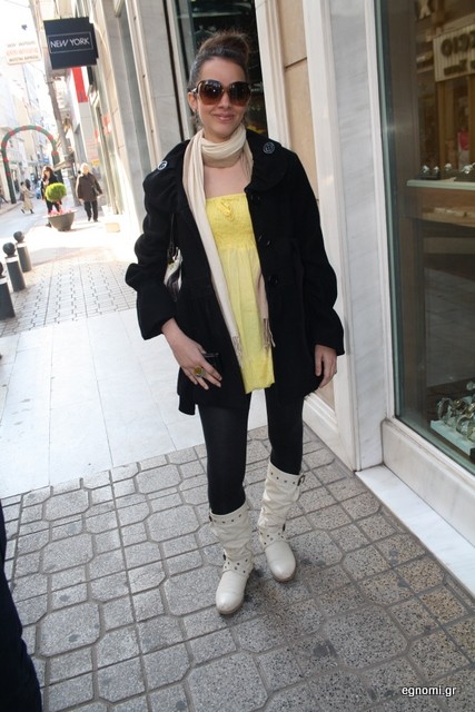Street Fashion: Η Βίκυ και το σαμπανιζέ κασκόλ