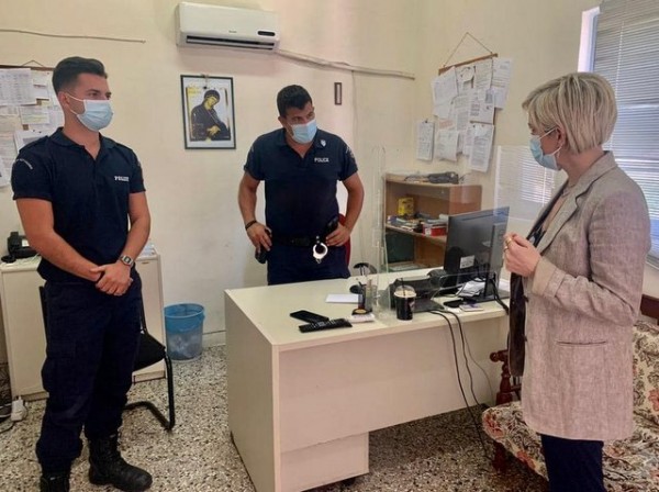 ΣΥΡΙΖΑ -ΚΑΤΑΓΓΕΛΙΑ: Η Νικολάου κάνει προεκλογικές περιοδείες συνοδευόμενη από  έξι αστυνομικούς και δύο αυτοκίνητα