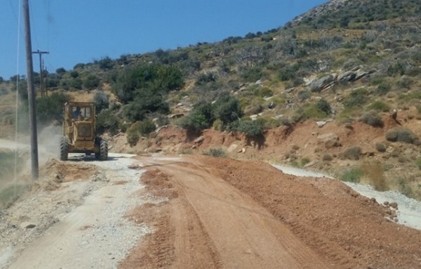 Ξεκίνησε η παρέμβαση στον παραλιακό δρόμο Μαρμάρι - Πόρτο Λάφια