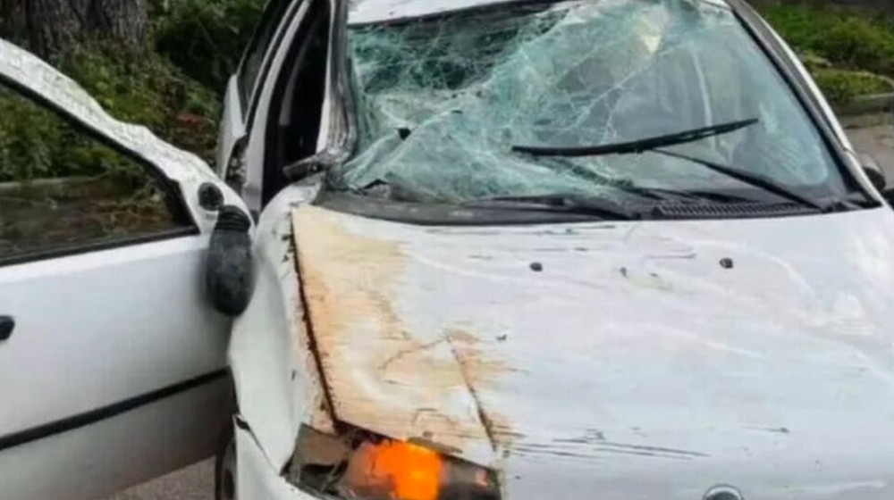 ΛΟΥΤΣΑ ΔΥΣΤΥΧΗΜΑ: Ετρεχε με πάνω από 100 χιλιόμετρα ο 15χρονος οδηγός - Ακαριαία σκοτώθηκε ο συνομήλικος φίλος του (VIDEO)