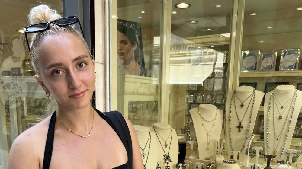 ΧΑΛΚΙΔΑ: Τι έκανε η Μαριάμι μπροστά στην βιτρίνα του χρυσοχοείου;