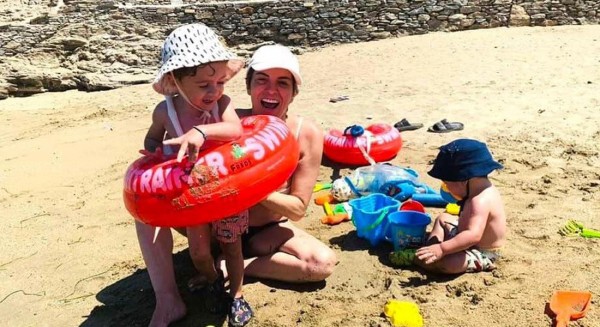 Ανέμελες στιγμές στην Κύθνο για την Σοφία Νικολάου