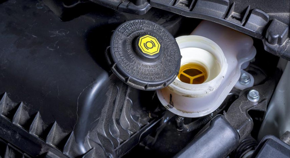 ΣΥΜΒΟΥΛΕΣ ΓΙΑ ΤΟ ΑΥΤΟΚΙΝΗΤΟ: Ο έλεγχος στα υγρά των φρένων