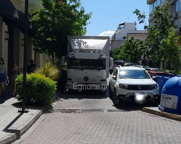 ΧΑΛΚΙΔΑ: Κυκλοφοριακό μπάχαλο στο κέντρο της πόλης