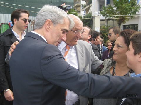 Αγκαλιές και φιλιά με την Αλέκα και τον Θωμά