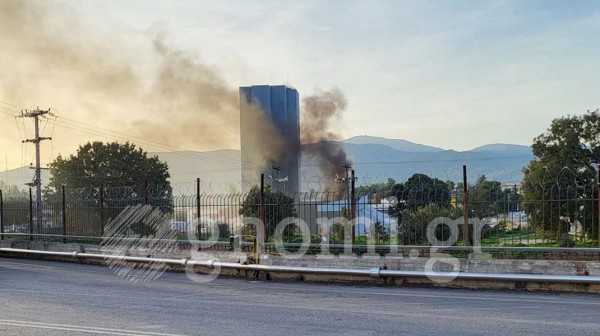 ΟΙΝΟΦΥΤΑ: Φωτιά στο εργοστάσιο THRAKON έστειλε στο νοσοκομείο δύο Χαλκιδέους (VIDEO)