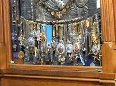 Έκλεβε τάματα από την εικόνα της Αγίας Παρασκευής 16χρονη κλέφτρα
