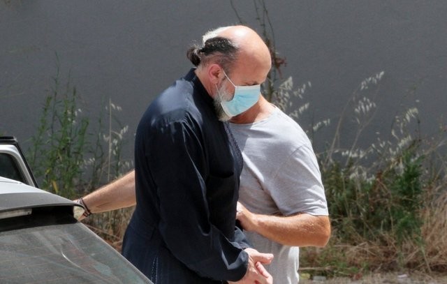 Προφυλακίστηκε ο ιερέας που κατηγορείται για βιασμό - Υπέρ του κατέθεσε η μητέρα των κοριτσιών!