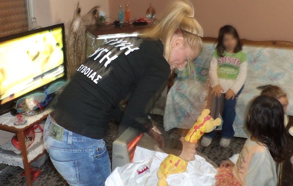 Πρόσφεραν παιχνίδια σε κακοποιημένα κοριτσάκια