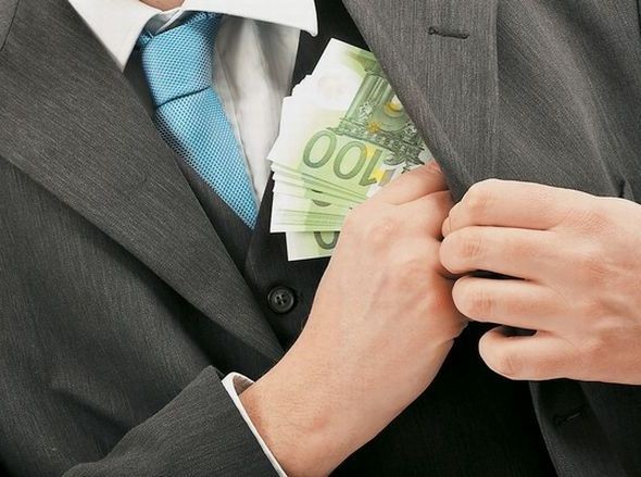 Υπάλληλος του υπουργείου Οικονομικών χρηματίστηκε από λογιστή με 3000 ευρώ