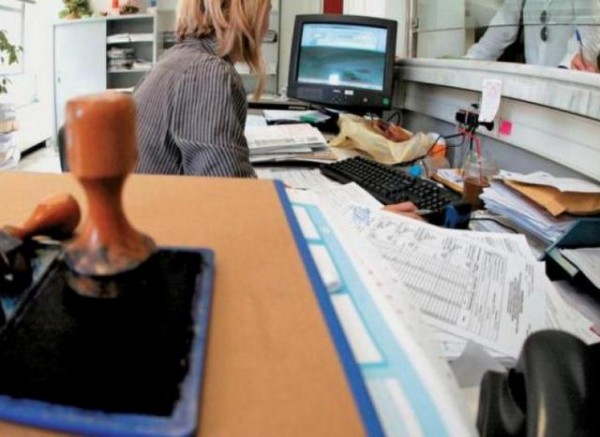 Απουσίαζαν 33 από τους 38 υπαλλήλους σε δημόσια υπηρεσία - Πιάστηκαν στα πράσα