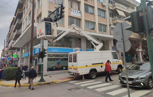 ΧΑΛΚΙΔΑ: Νέα φανάρια στον κόμβο των οδών Βενιζέλου και Παπαναστασίου