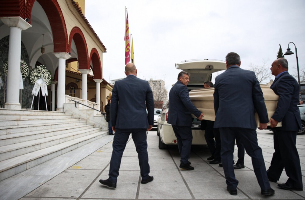 Θρήνος στην κηδεία του Βασίλη Καλογήρου