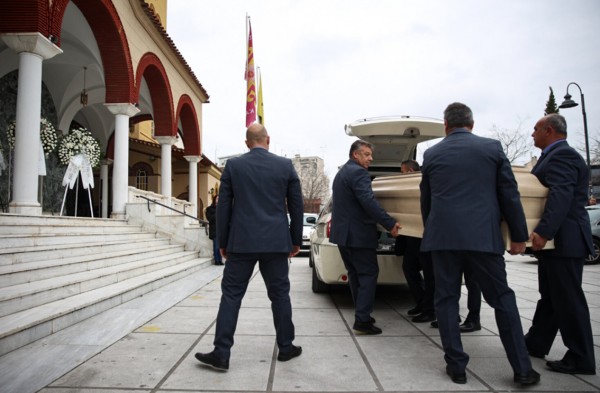 Θρήνος στην κηδεία του Βασίλη Καλογήρου