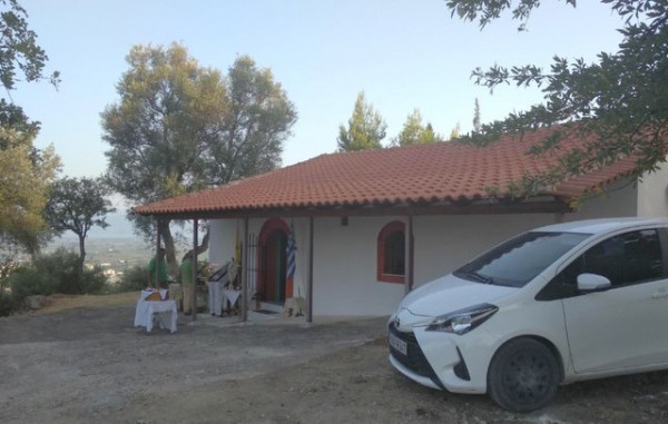 ΙΣΤΙΑΙΑ: Θεία λειτουργία μετά από πολλά χρόνια στο εξωκκλήσι του Αγίου Ταξιάρχη