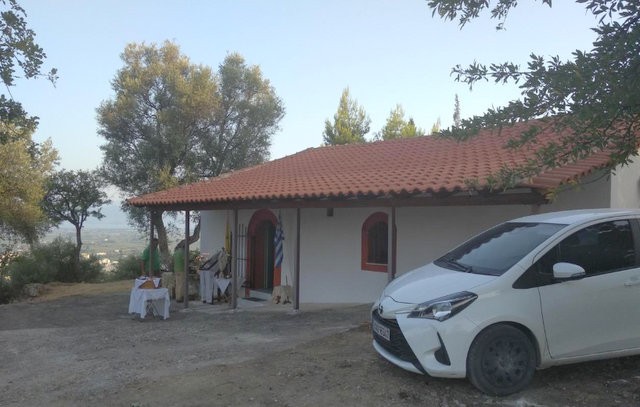 ΙΣΤΙΑΙΑ: Θεία λειτουργία μετά από πολλά χρόνια στο εξωκκλήσι του Αγίου Ταξιάρχη