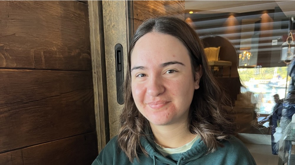 Η Αθανασία είναι από την Θήβα και έρχεται συχνά στη Χαλκίδα