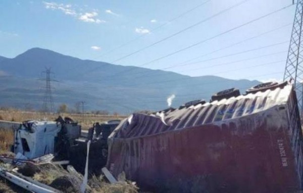 ΕΘΝΙΚΗ ΑΘΗΝΩΝ-ΛΑΜΙΑΣ: Από αυτή την νταλίκα ο οδηγός βγήκε αγρατζούνιστος