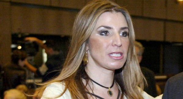 Το ΠΑΣΟΚ αποσύρει την υποψηφιότητα Γλύκα μετά την έντονη αντίδραση της χήρας Βαλυράκη