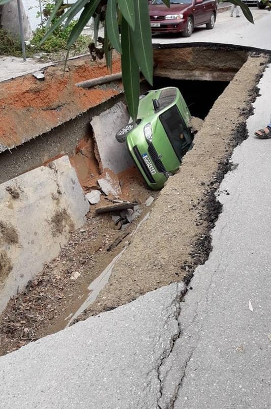 ΑΙΔΗΨΟΣ: Άνοιξε η γη και κατάπιε ΙΧ!