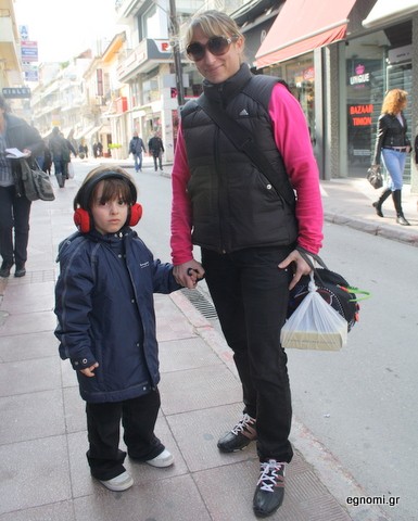 Ο ζωηρός Θανασάκης παιδεύει τη μαμά του