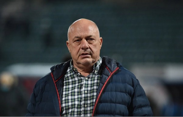 Έξαλλος ο Μπέος κυνηγούσε οδηγούς εκχιονιστικών στους δρόμους του Βόλου (VIDEO)