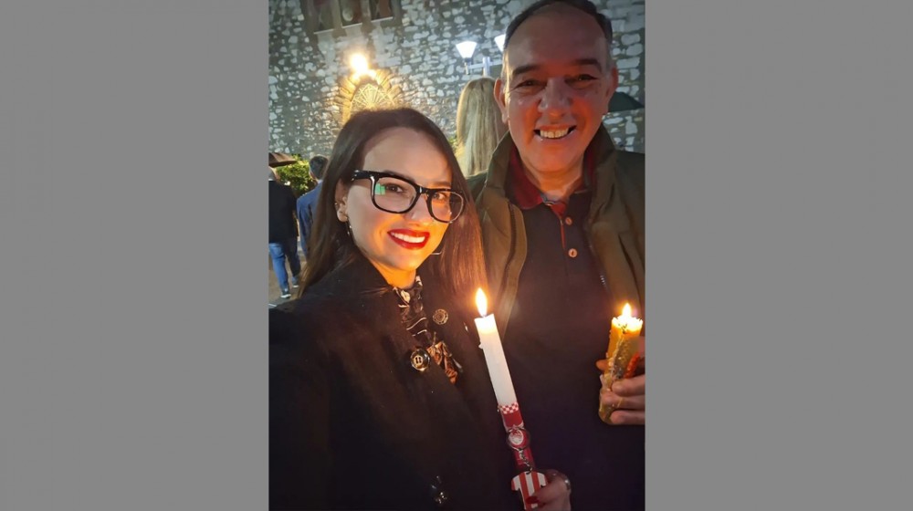 Η Ελευθερία Σίδερη έκανε Ανάσταση με λαμπάδα του Ολυμπιακού