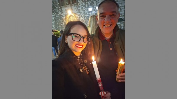 Η Ελευθερία Σίδερη έκανε Ανάσταση με λαμπάδα του Ολυμπιακού