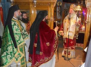 Ο Μητροπολίτης έτρεξε παντού παραμονή και ανήμερα των Χριστουγέννων