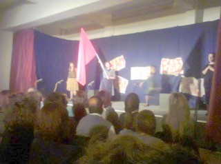 Αντιφασιστική παράσταση στο Αλιβέρι