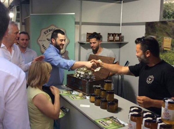 Ο Φάνης πήγε για κρασί, μέλι και λάδι