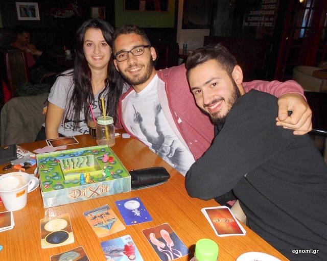 Η παρέα λατρεύει τα παιχνίδια