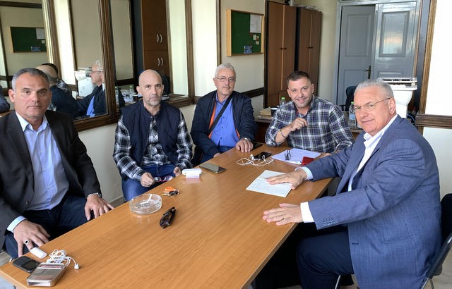 ΜΑΡΚΟΠΟΥΛΟΣ: Συνάντηση με το Σωματείο Εργαζομένων στο Δήμο Χαλκιδέων με ... καρφιά κατά της Βάκα