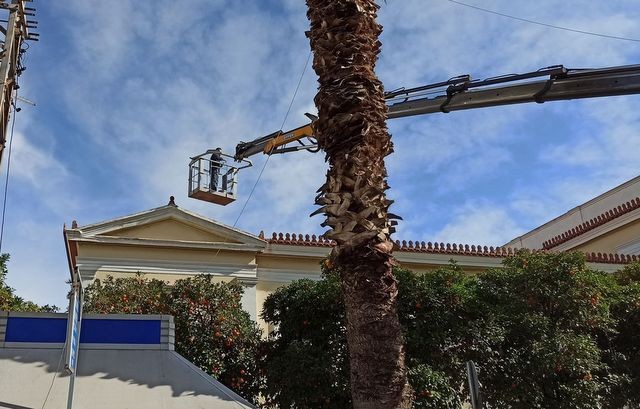 ΧΑΛΚΙΔΑ: Επισκευή στο γείσο της στέγης του Δικαστικού Μεγάρου