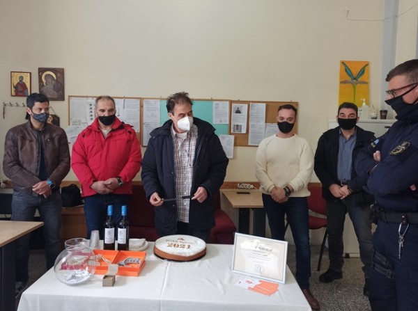 ΦΥΛΑΚΗ ΧΑΛΚΙΔΑΣ: Πίτα με μάσκες και βραβεία για τους εξωτερικούς φρουρούς