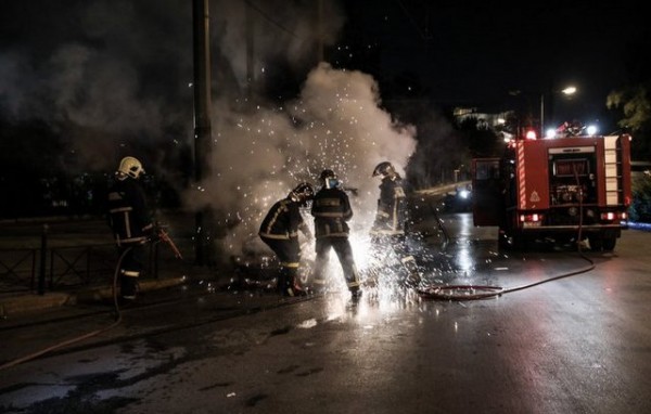 ΩΡΩΠΟΣ: Άρπαξε φωτιά ΙΧ αυτοκίνητο τα χαράματα της Παρασκευής