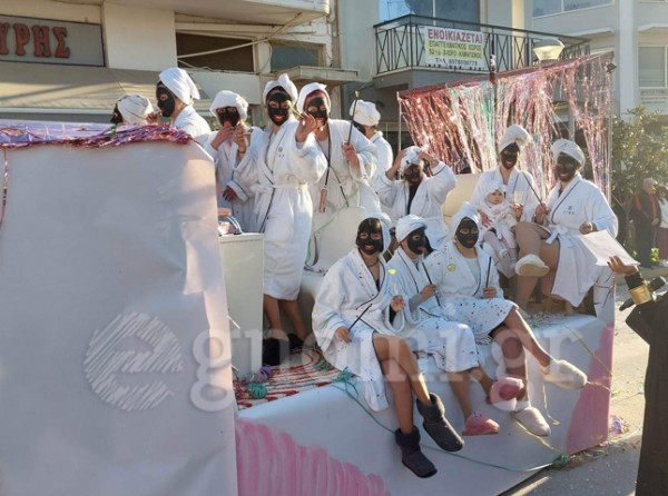 Καρναβάλι Αλιβερίου: Ξεσάλωσαν μικροί και μεγάλοι (VIDEO)