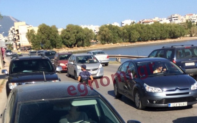 ΧΑΛΚΙΔΑ ΛΙΑΝΗ ΑΜΜΟΣ: Ζητιάνοι με αναπηρικά καροτσάκια απειλούν τους οδηγούς