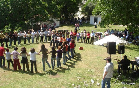 Παραδοσιακή πρωτομαγιά στην Αγία Τρίτη