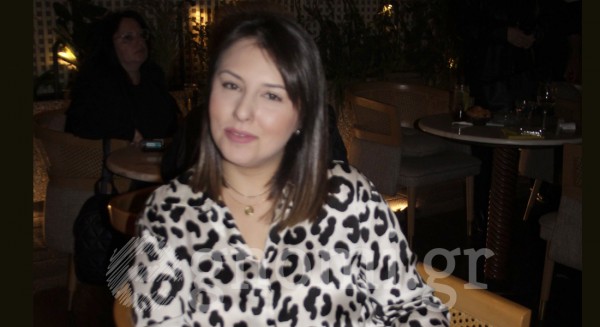Η Έλενα επιλέγει πάντα κρασάκι!