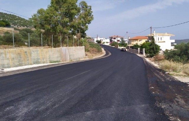 ΑΛΙΒΕΡΙ: Η φονική πυρκαγιά του 2007 έφερε άσφαλτο στην Ακτή Νηρέως 13 χρόνια μετά