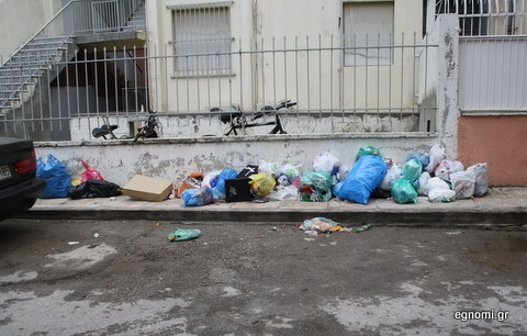 Σκουπιδαριό στην οδό Αντιόπης