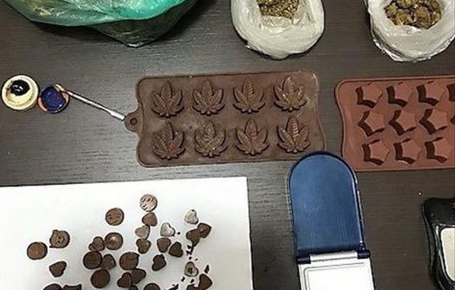 Σοκολατάκια με χασισέλαιο ανακάλυψαν οι αστυνομικοί σε σπίτι στη Γλυφάδα