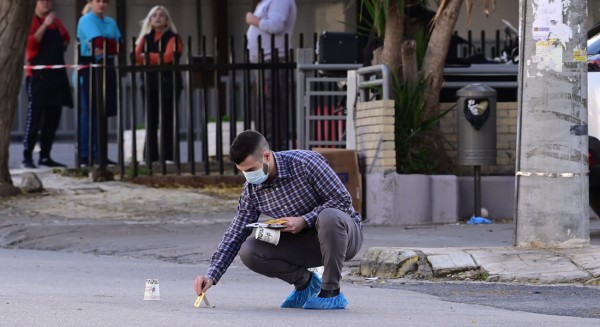 Δύο νεκροί σε μαφιόζικη επίθεση στη Γλυφάδα