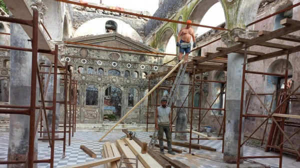 ΚΟΚΚΙΝΟΜΗΛΙΑ ΙΣΤΙΑΙΑΣ: Ξεκίνησαν εργασίες αποκατάστασης στον καμένο ναό των Παμμεγίστων Ταξιαρχών (φωτό)