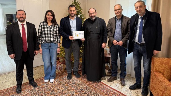 ΧΑΛΚΙΔΑ: Επίσκεψη με δώρα στο Ορφανοτροφείο της Μητρόπολης από τον Φάνη Σπανό